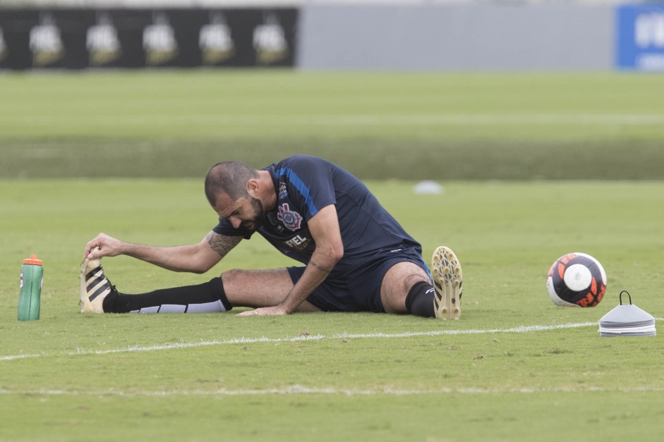 O meia Danilo permanece em transio para o campo e realizou treino especfico