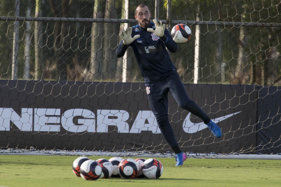 Walter segue treinando de olho na retomada da titularidade