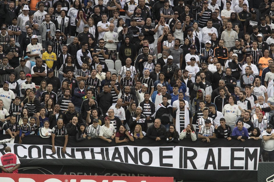 Fiel deu shows  parte nas arquibancadas da Arena Corinthians