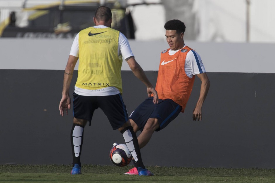 M. Gabriel durante reapresentao do time aps ser eliminado pelo Internacional, na Arena