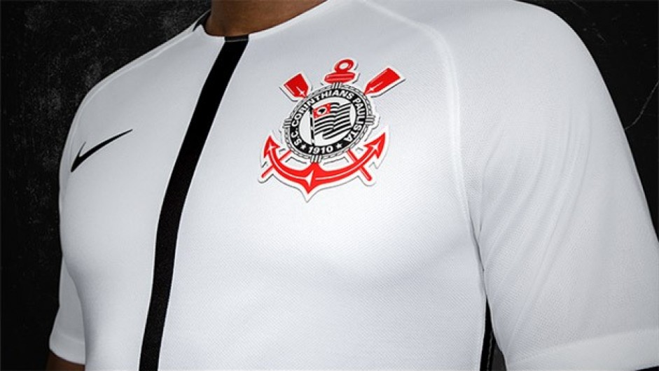 Novo uniforme branco do Corinthians na temporada 2017/18