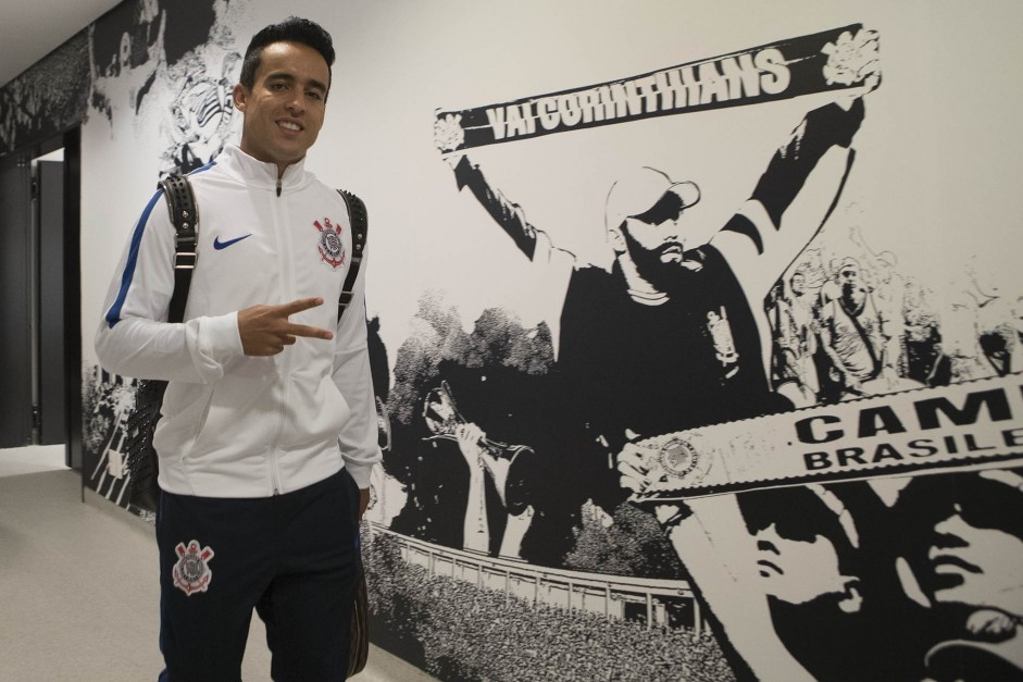 Jadson chegando à Arena para enfrentar o São Paulo, pelo Paulistão 2017