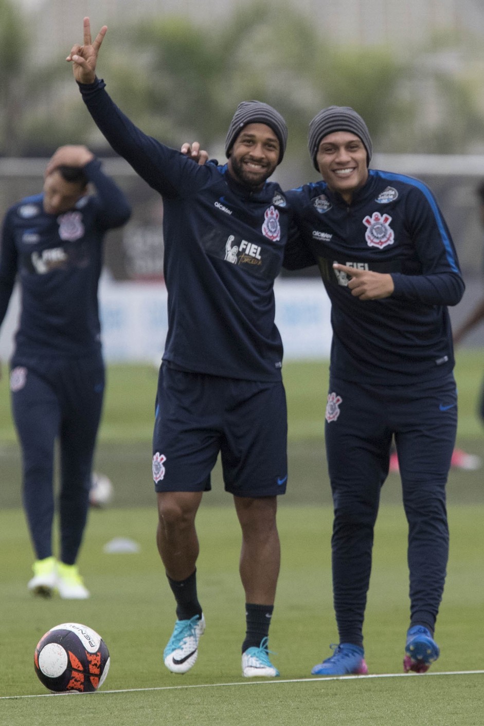 Fellipe Bastos e Lo Jab durante treino preparatrio para a final contra a Ponte