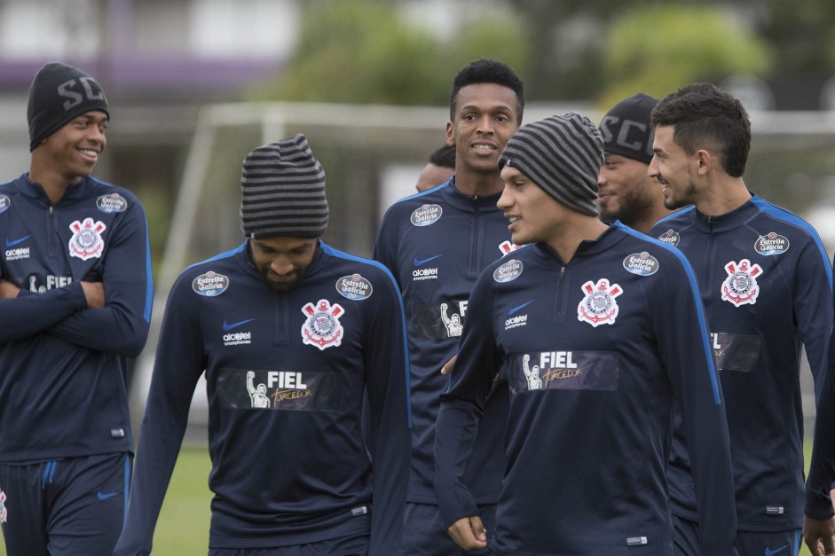 O elenco teve um dia descontraído no CT