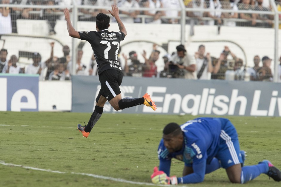 Jadson comemora seu gol contra a Ponte Preta