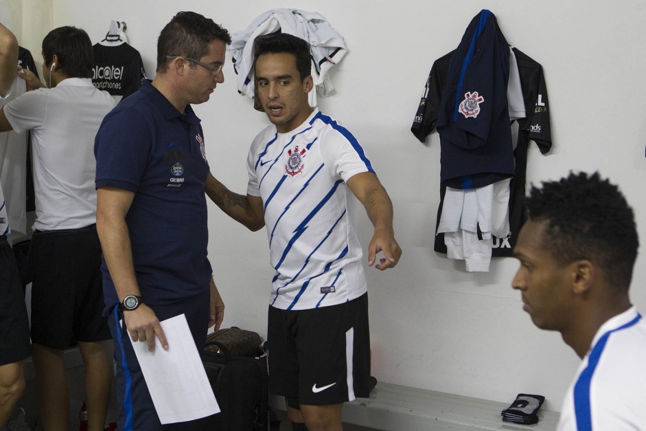 Osmar Loss e Jadson no vestirio antes da final contra a Ponte Preta, pelo Paulisto