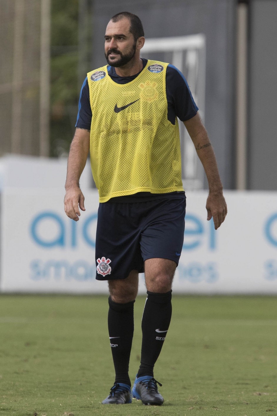 Danilo voltou h pouco tempo a treinar com bola