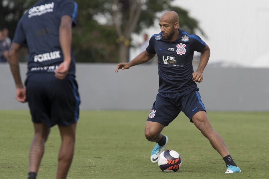 Fellipe Bastos treina durante reapresentação do Corinthians após os 3 a 0 contra a Ponte Preta
