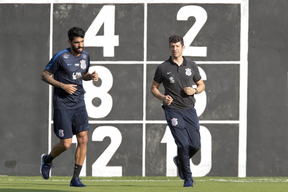 Vilson se recuperando de lesão durante treino no CT Joaquim Grava