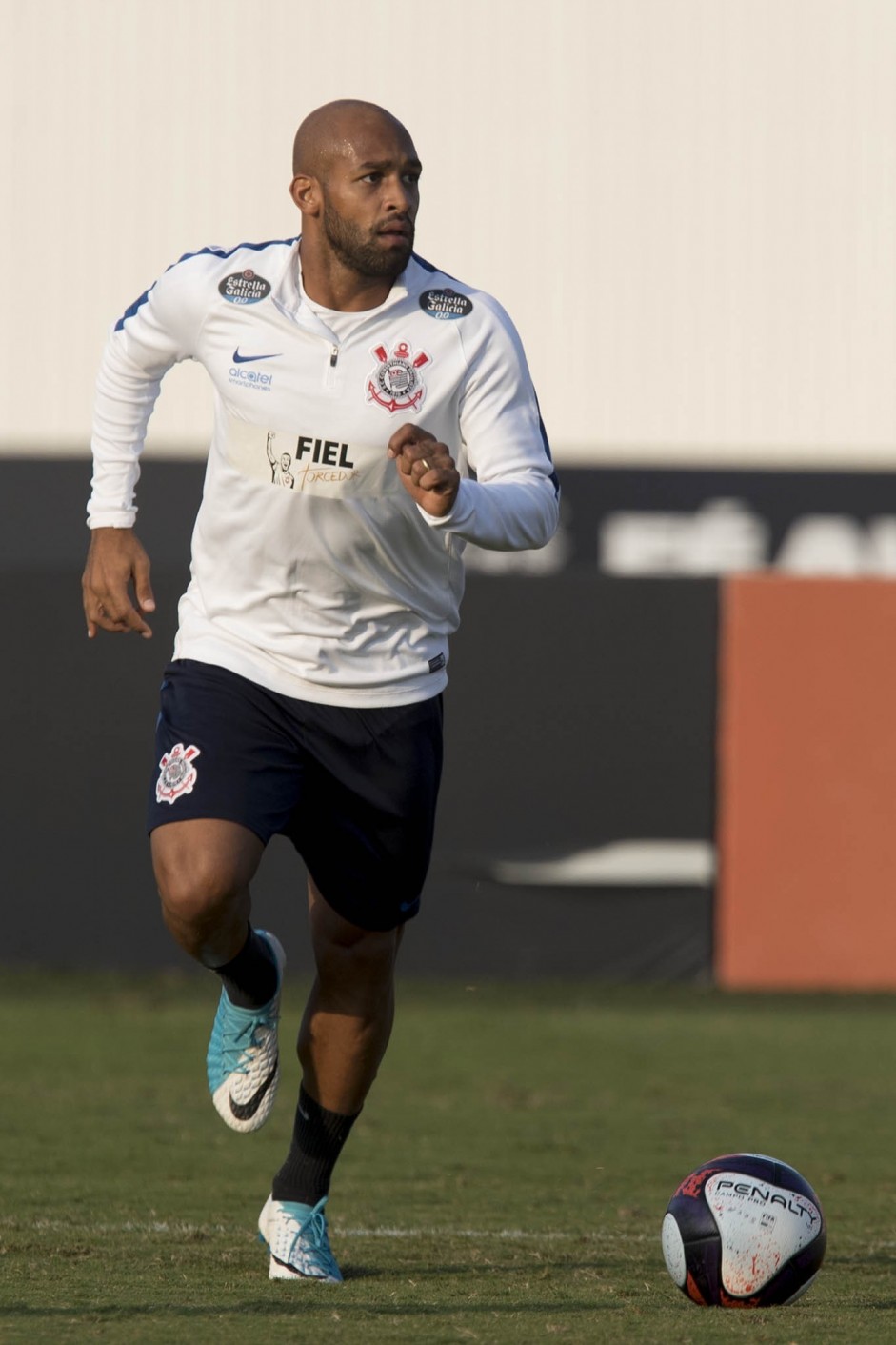 Fellipe Bastos é outro que não vem agradando a torcida