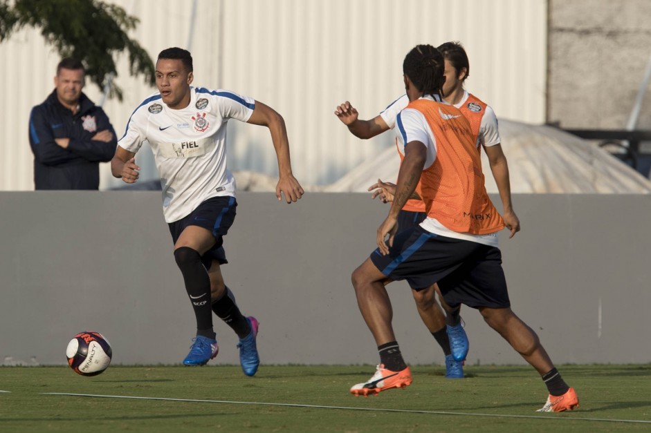 Léo Jabá não é unanimidade, mas vem correspondendo em campo quando tem chance