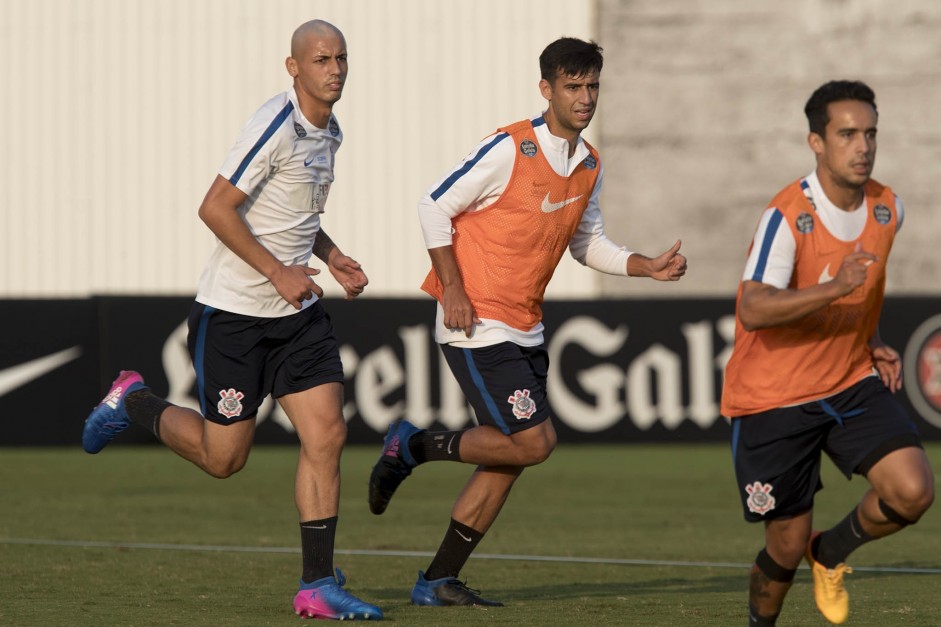 Marciel, Camacho e Jadson suando a camisa no treino de hoje