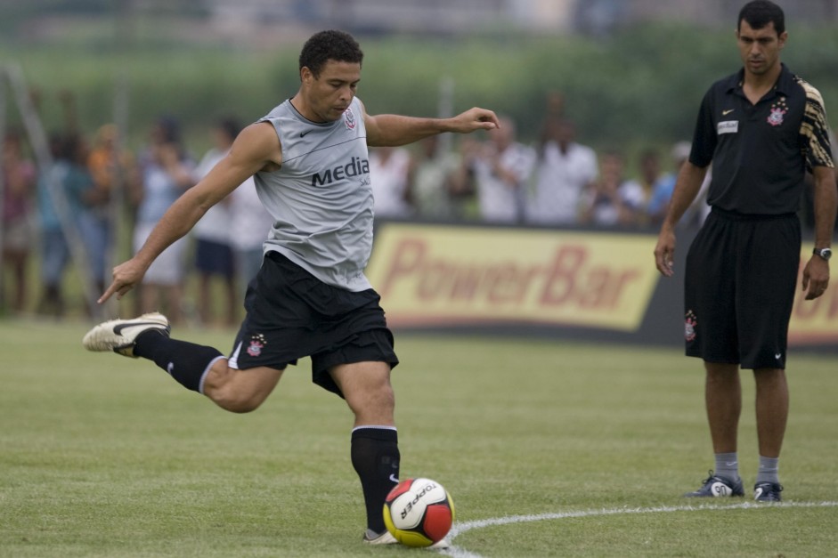 Ronaldo conseguiu jogar em alto nível pelo Corinthians Ronaldo conseguiu jogar em alto nível pelo Corinthians