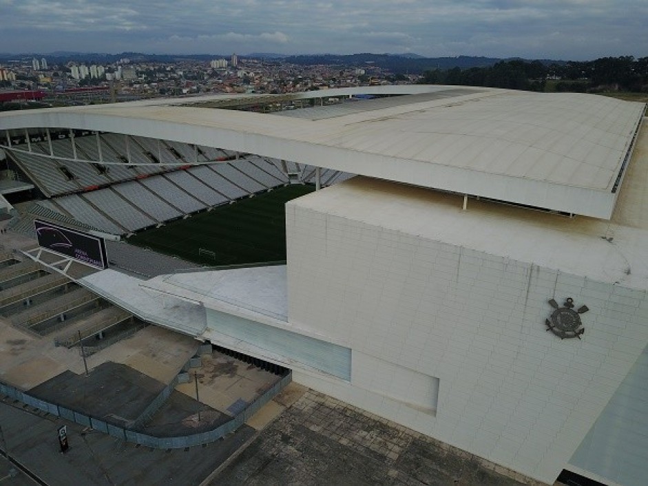 Destaque para o escudo do Corinthians na lateral da Arena Corinthians