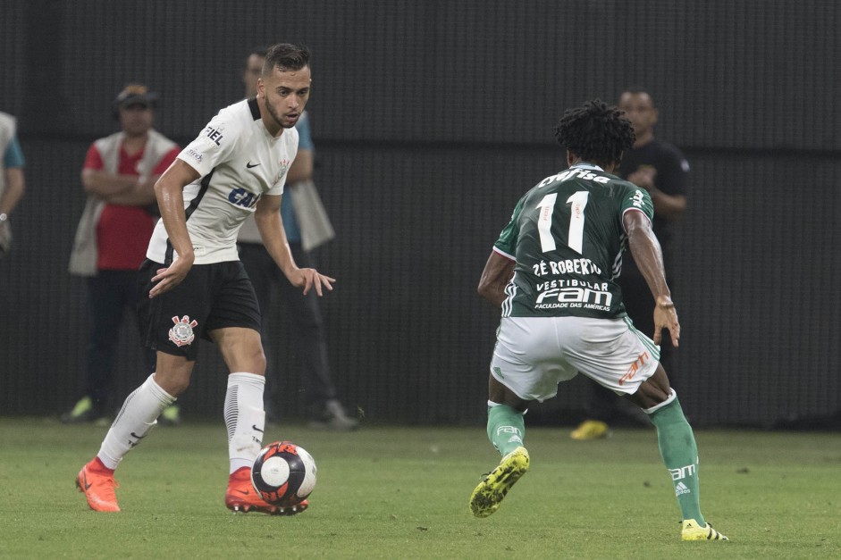 Jogadores do Palmeiras no assistiro ao jogo entre Corinthians e Ponte Preta