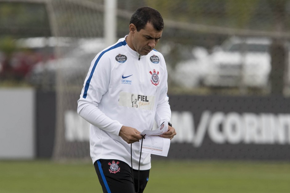 Treinador Carille est sem muitas opes para o setor defensivo do Corinthians