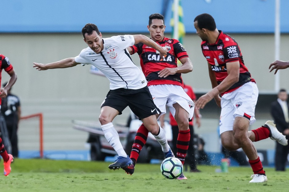 Rodriguinho em ao contra o Atltico-GO pela terceira rodada