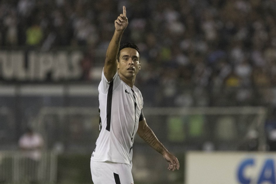 Jadson est de volta a equipe titular do Corinthians