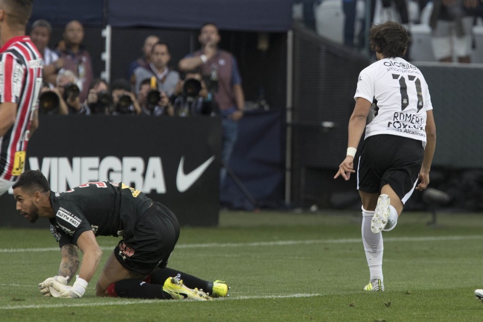 Romero comemora muito o gol marcado contra o So Paulo