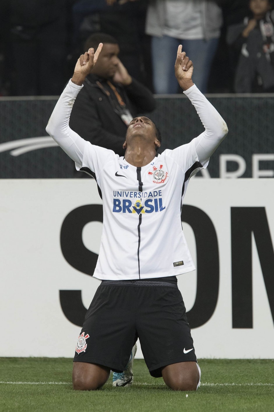 J anotou o primeiro gol contra o Bahia na Arena, seu 30 no Corinthians