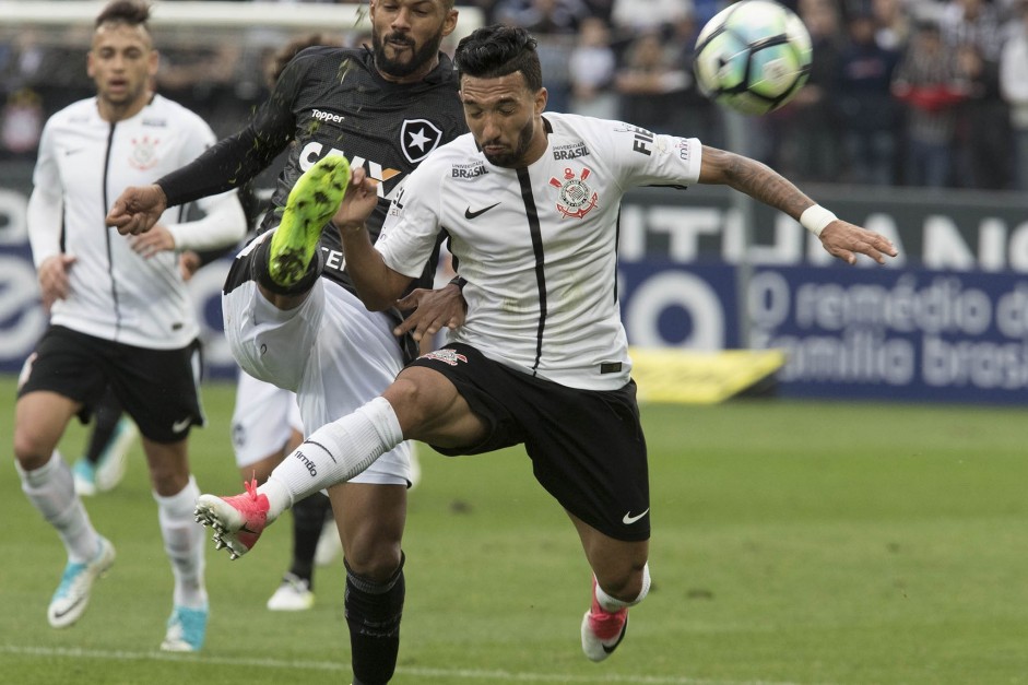 Clayson foi titular contra o Botafogo, na Arena