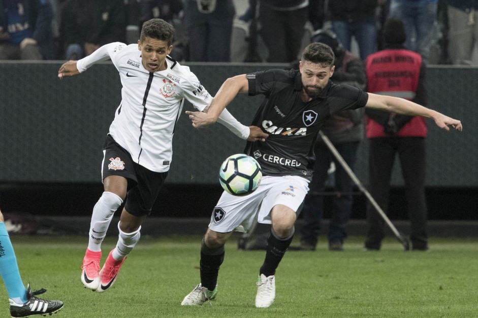 O jovem Pedrinho foi ovacionado pela torcida corinhtiana na Arena