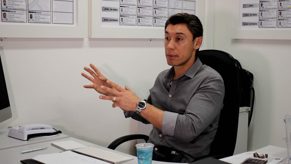 Fernando Yamada é o principal responsável pelo livro metodológico Fernando Yamada é o principal responsável pelo livro metodológico