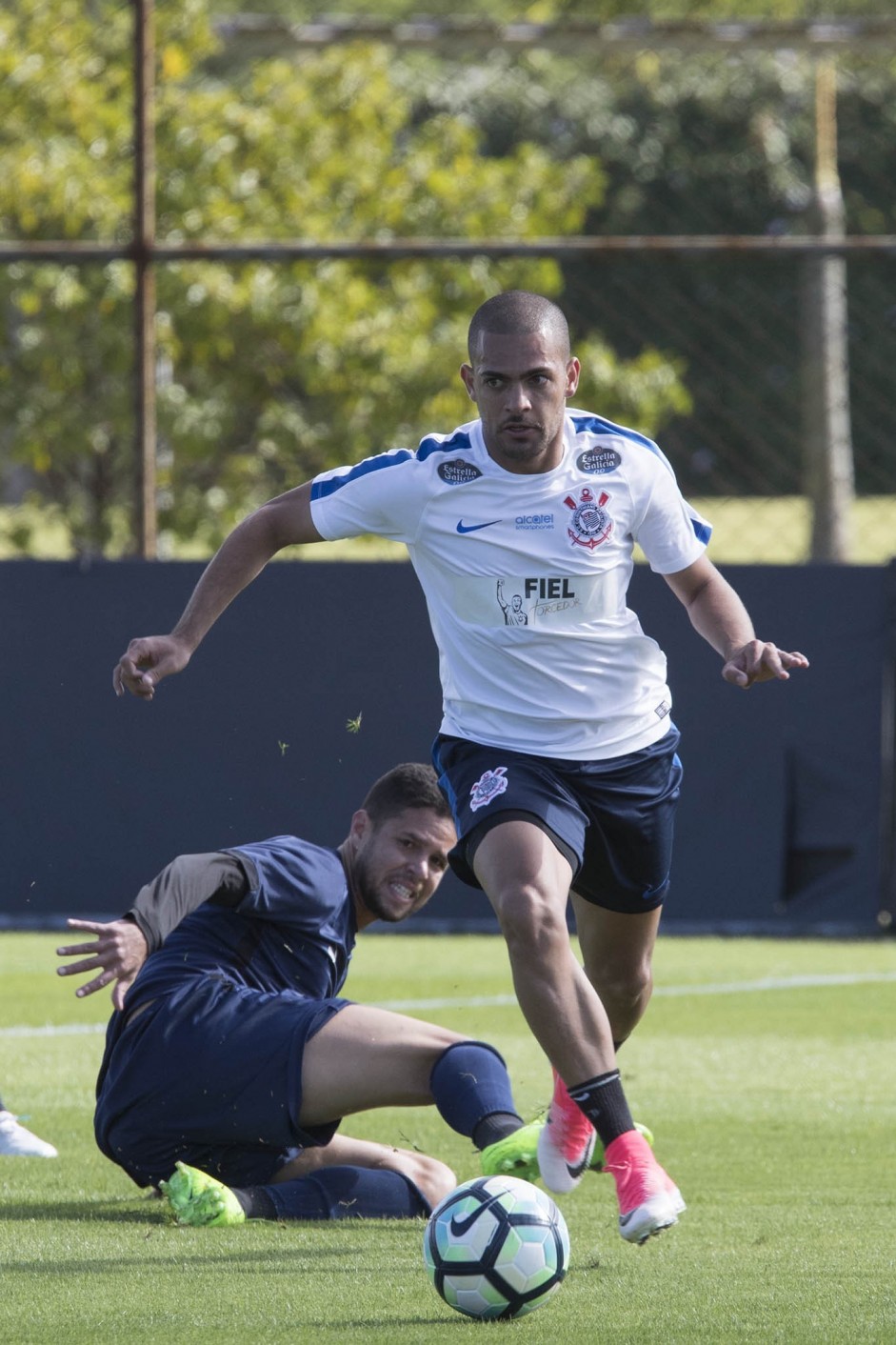 E o Clayton deixando os jogadores no chão?