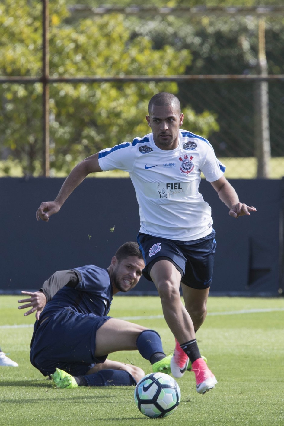 E o Clayton deixando os jogadores no cho?