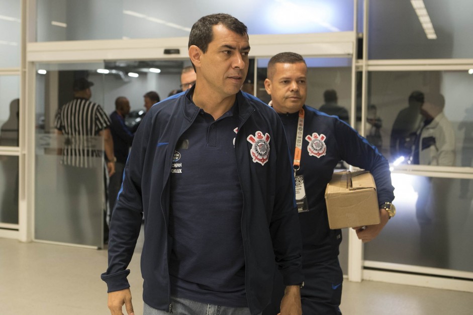 Carille teve segunda-feira diferente: jantou com torcedores do Corinthians