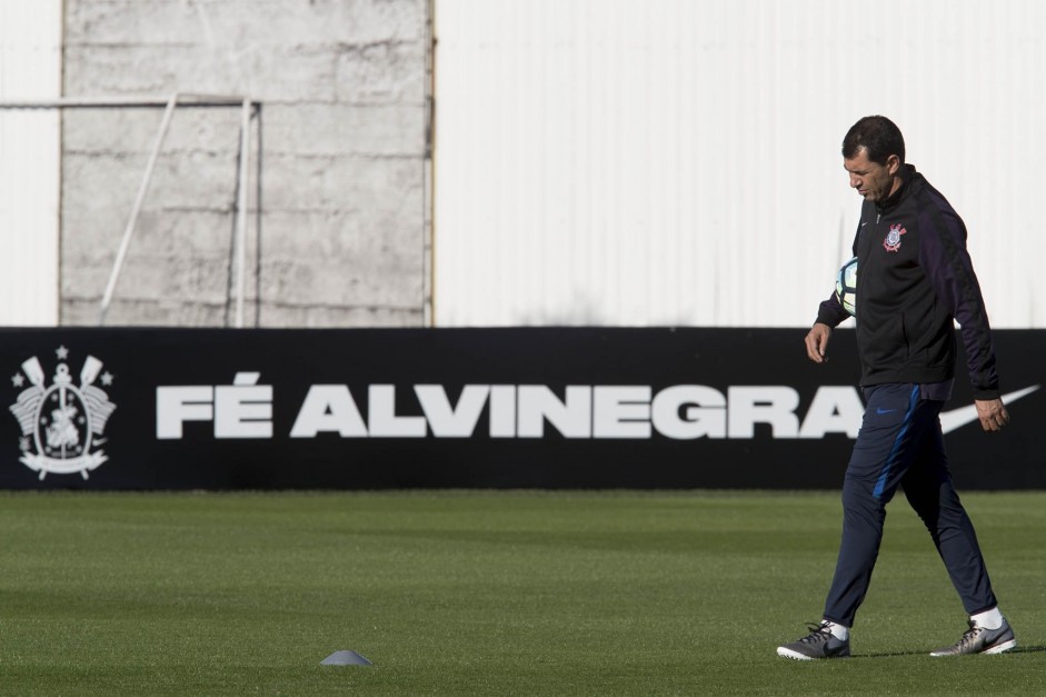 Fbio Carille vai armar o time para enfrentar a Ponte Preta, no sbado