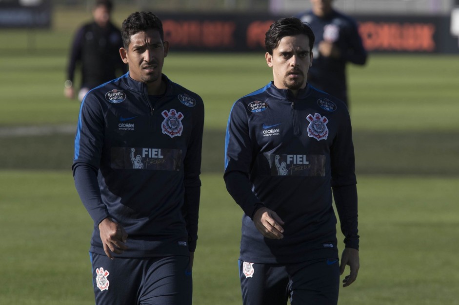 Léo Príncipe e Fagner durante atividade da tarde no CT
