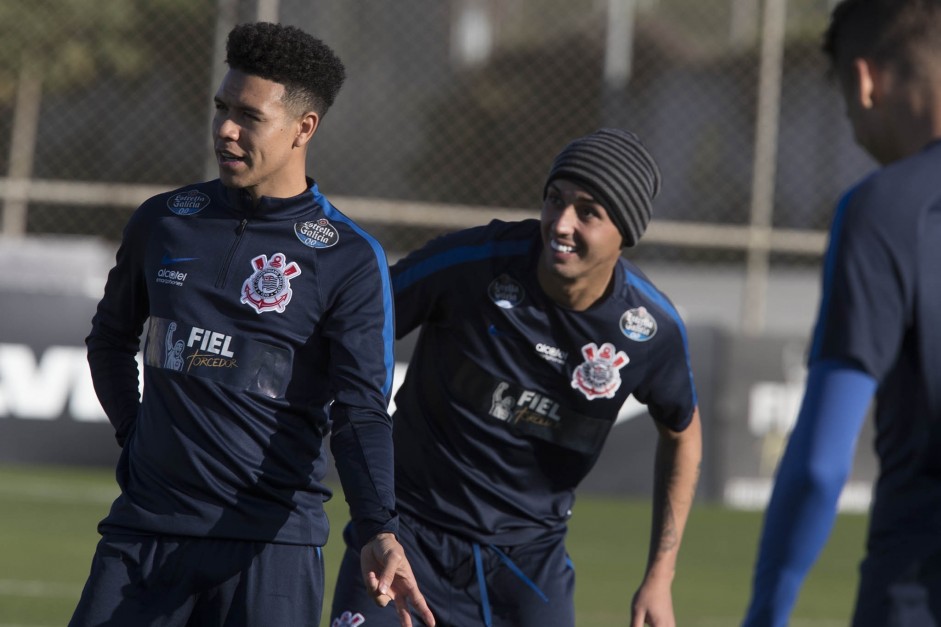 Marquinhos Gabriel e o jovem Marciel no treino desta tarde, no CT