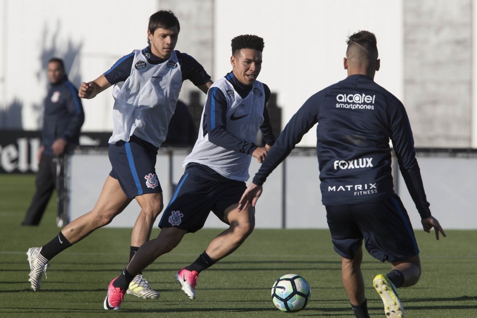 Romero e Marquinhos Gabriel suam a camisa no treino desta tarde