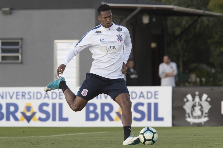 Tocou pro J  gol! O atacante treinando finalizaes no CT hoje