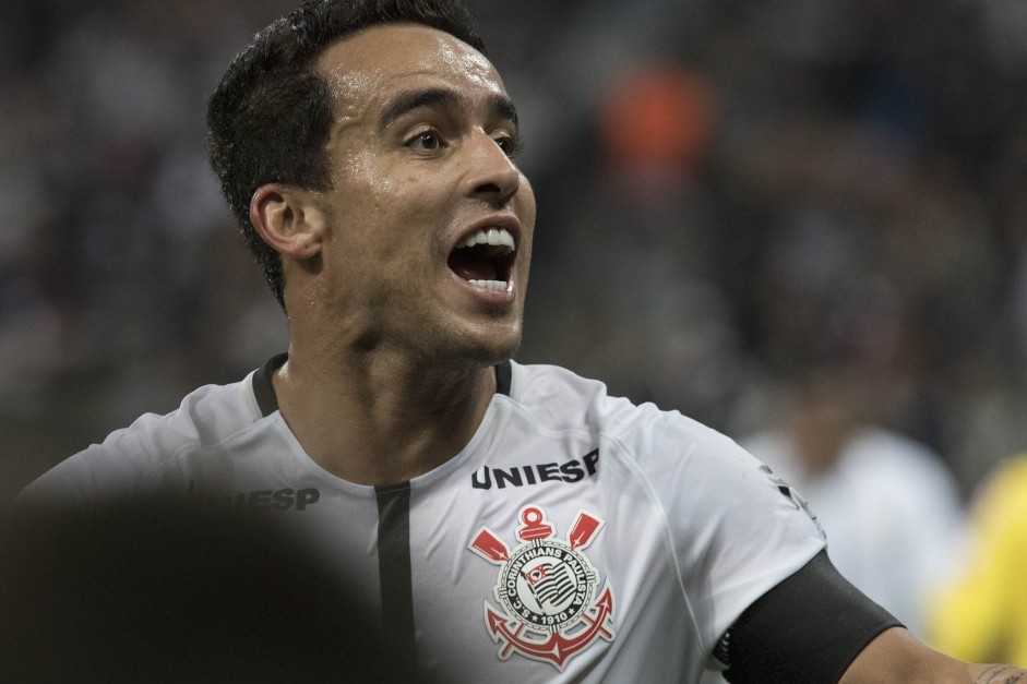 Jadson marcou o primeiro gol do Timão contra a Ponte Preta