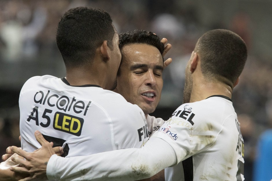 Campanha do Corinthians arranca elogios at de adversrios