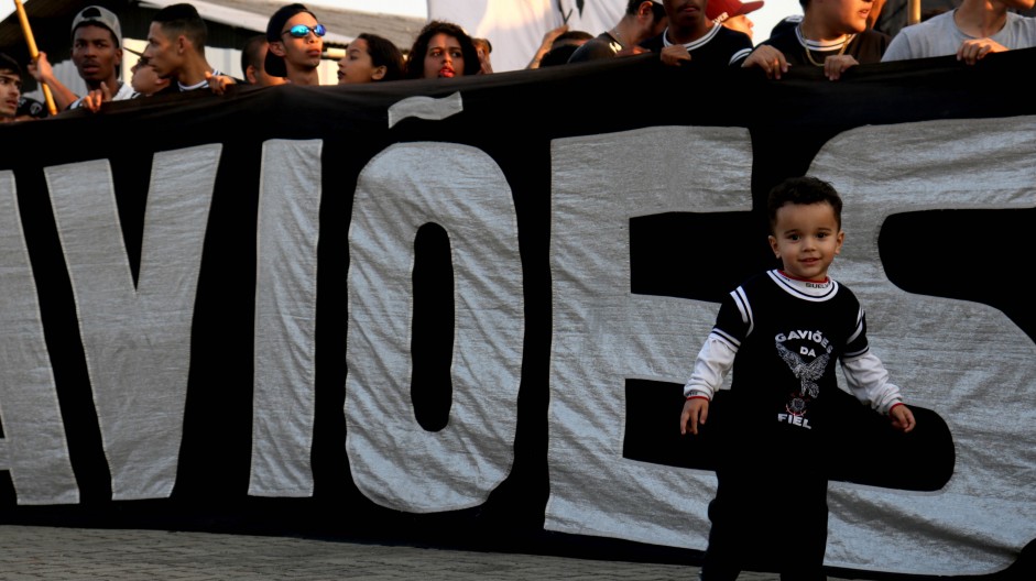 Mais uma criança marcando presença no CT do Corinthians