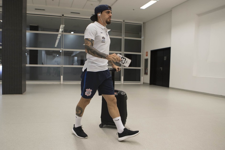 Fagner chega à Arena para duelo contra o Atlético-PR