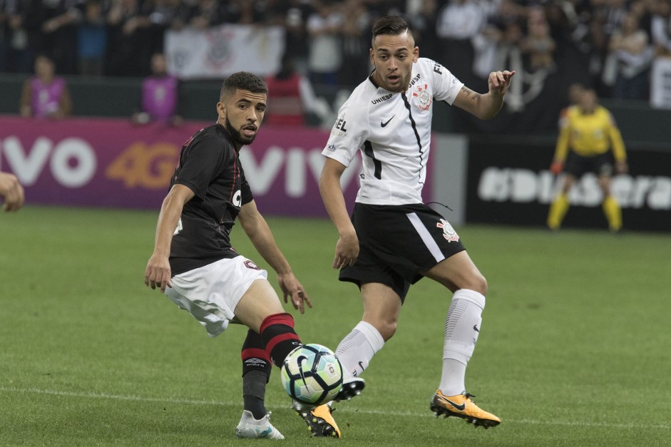 Maycon esteve em campo no empate contra o Atltico-PR