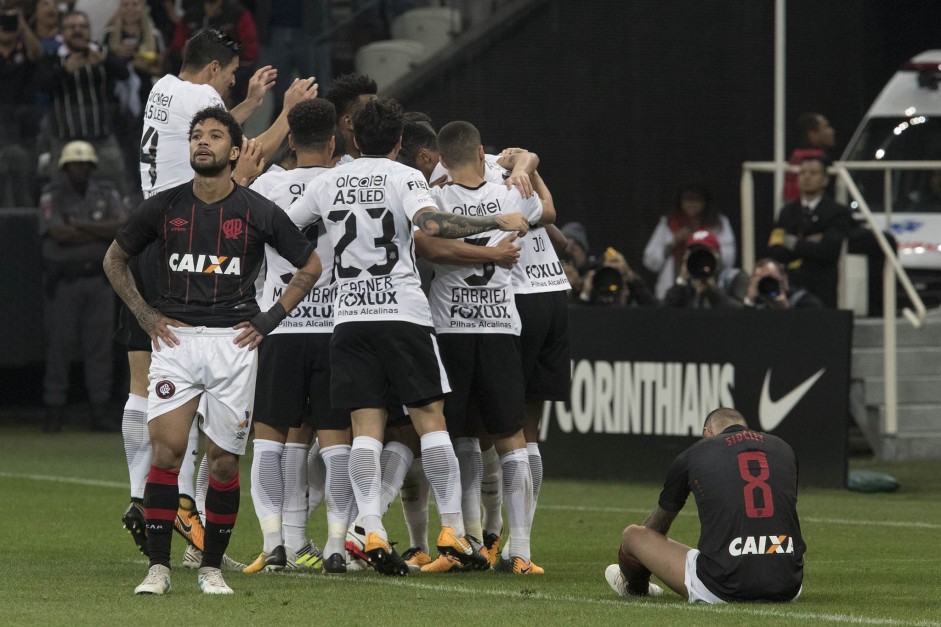 Timão saiu atrás no placar, mas Jô empatou a partida