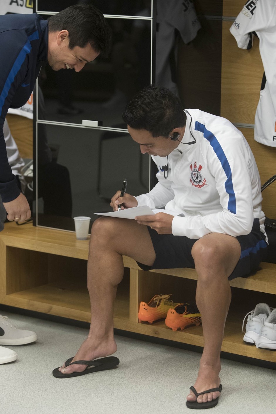 Jadson no vestirio da Arena antes do jogo contra a Ponte Preta