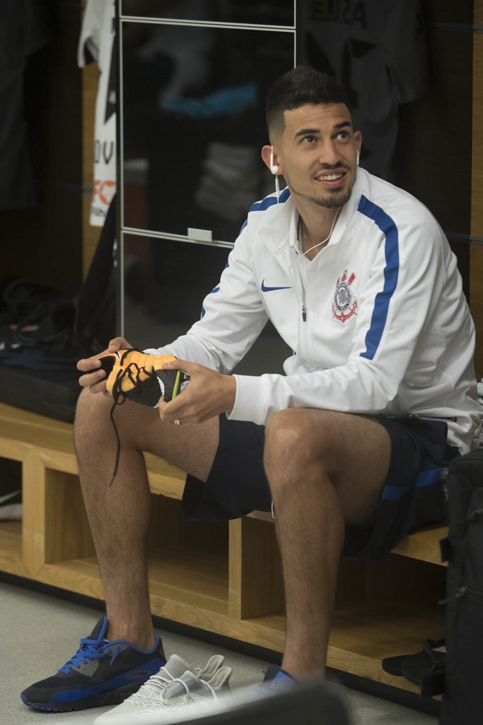Pedro Henrique no vestiário da Arena antes do jogo contra a Ponte Preta
