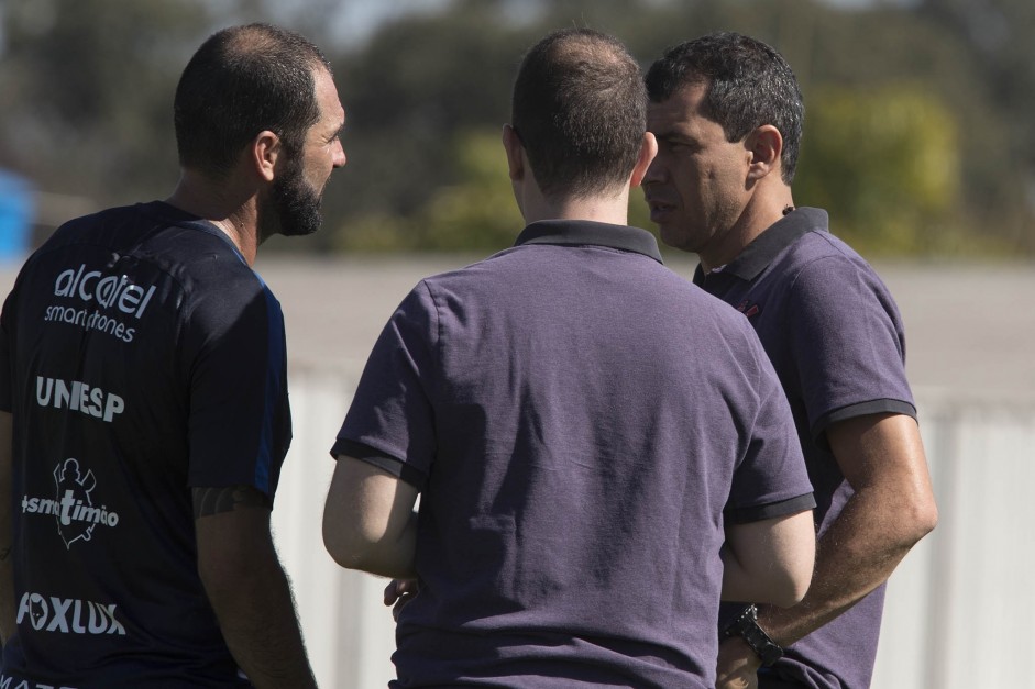 Carille conversa com Danilo; O meia está bem perto de retornar aos gramados após grave lesão