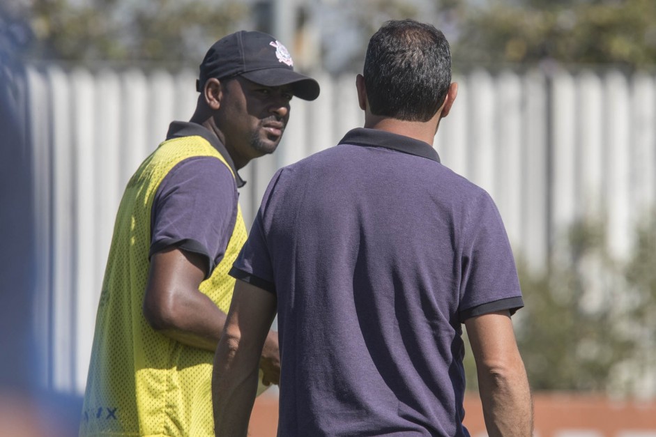 Carille e Fabinho no treino de reapresentao do Corinthians