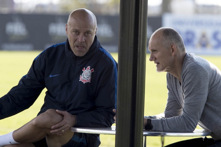 Mauri e Taffarel durante o treino do Timão hoje
