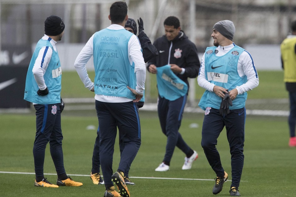 Os jogadores fazem último treino antes de ir a Florianópolis para encarar o Avaí