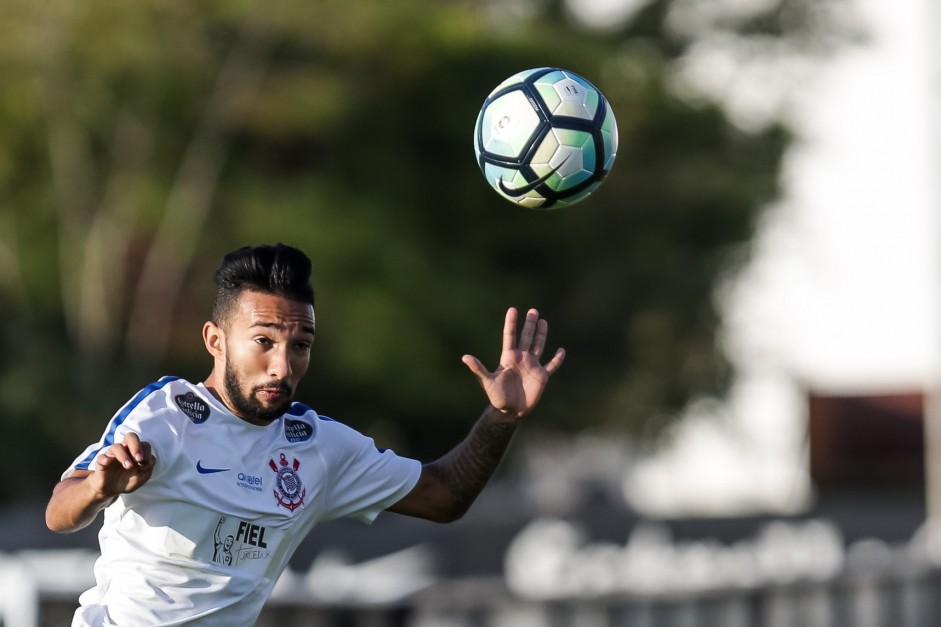 Clayson no treino após partida contra o Avaí