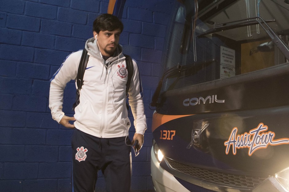 Fagner antes da partida contra o Ava pelo campeonato brasileiro