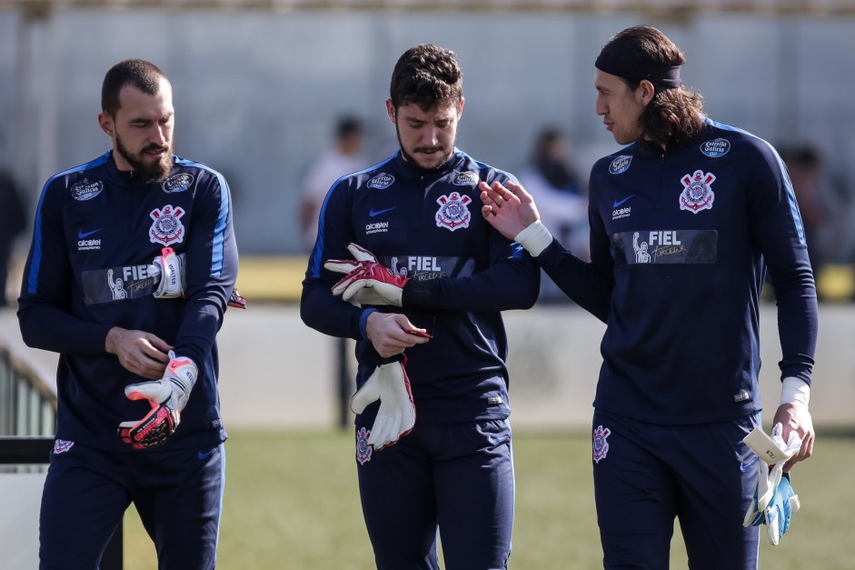 Goleiros do Timo no treino da manh antes do embarque para o Rio